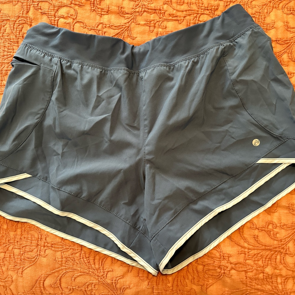 WORN ONCE | workout shorts